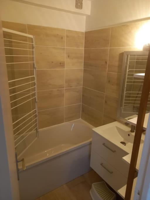 Appartement Port De イエール エクステリア 写真